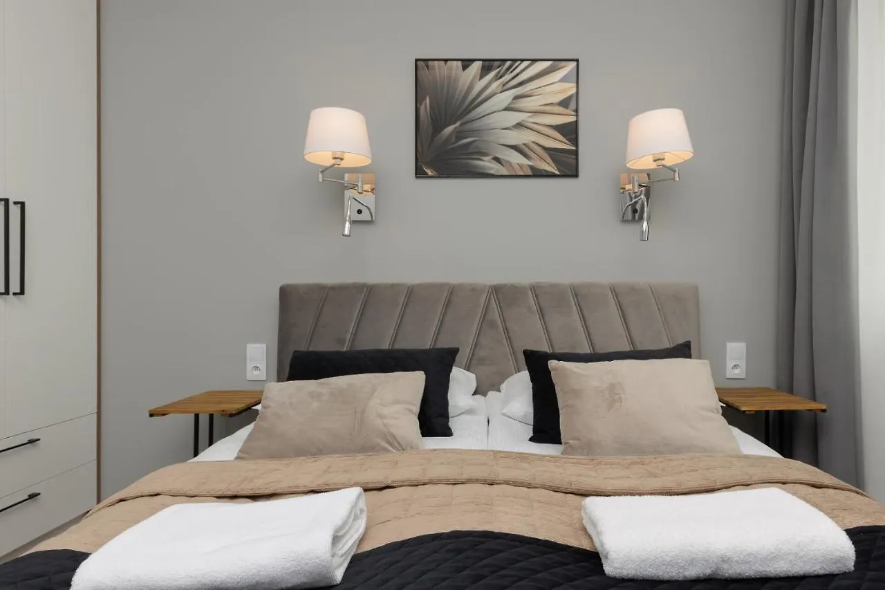 Stunning Family Apartment Ursynow With Parking & Balcony By Noclegi Renters Warschau